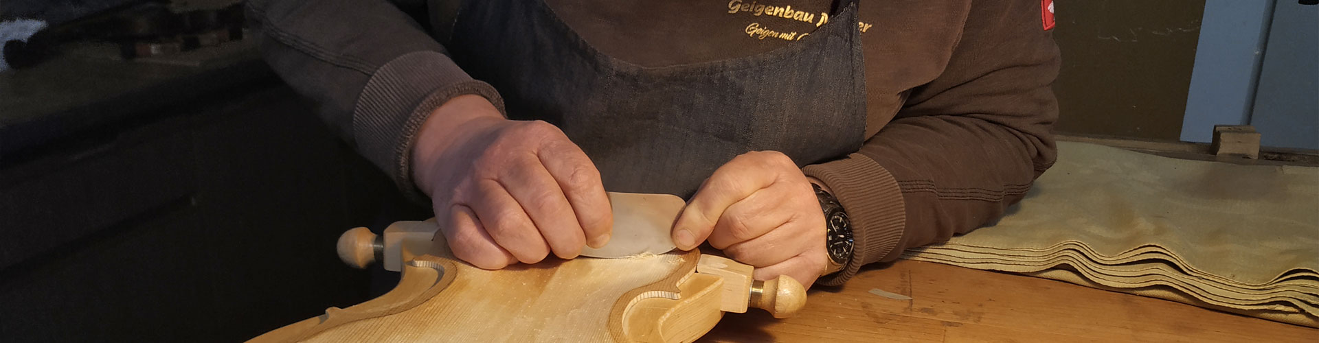 banner_geigenbau_mueller_korpus_schliff